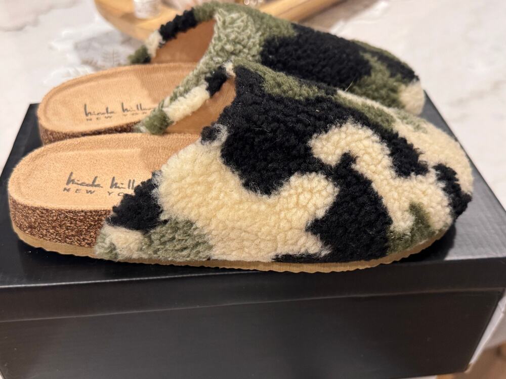 Nicole Miller Faux Fur Bondy Slippers – Green Camo | Women’s Size 6 | NEW